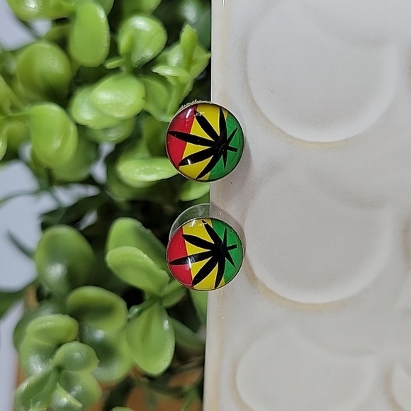 HEMP LEAF 420 Stud Earrings, unisex - Picture 1 of 6